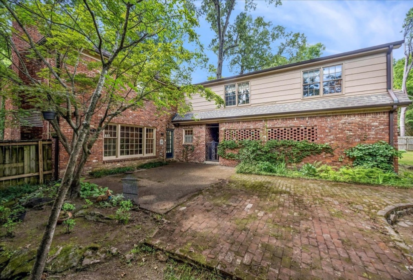 2308 HICKORY FOREST DR, Memphis, Tennessee 38119, 4 Bedroom Bedrooms, 9 Room Rooms,2.2 BathroomBathrooms,Residential,For Sale,HICKORY FOREST,0,10225277