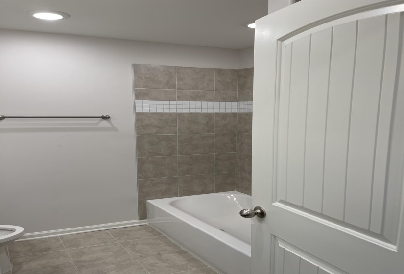 82 REMBERT ST, Memphis, Tennessee 38104, 3 Bedroom Bedrooms, 0 ,2.1 BathroomBathrooms,Duplexes,For Sale,REMBERT,0,10225305