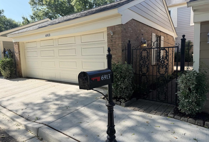 6913 CLIMPING RD, Memphis, Tennessee 38119, 3 Bedroom Bedrooms, 8 Room Rooms,2.1 BathroomBathrooms,Residential,For Sale,CLIMPING,0,10225283