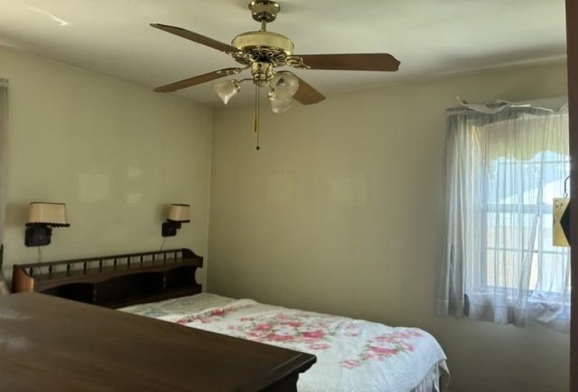 Room with a ceiling fan
