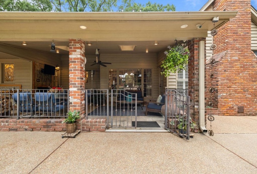8627 HAVENHURST DR, Germantown, Tennessee 38138, 4 Bedrooms Bedrooms, 9 Rooms Rooms,3.1 BathroomsBathrooms,Residential,For Sale,HAVENHURST,10225296