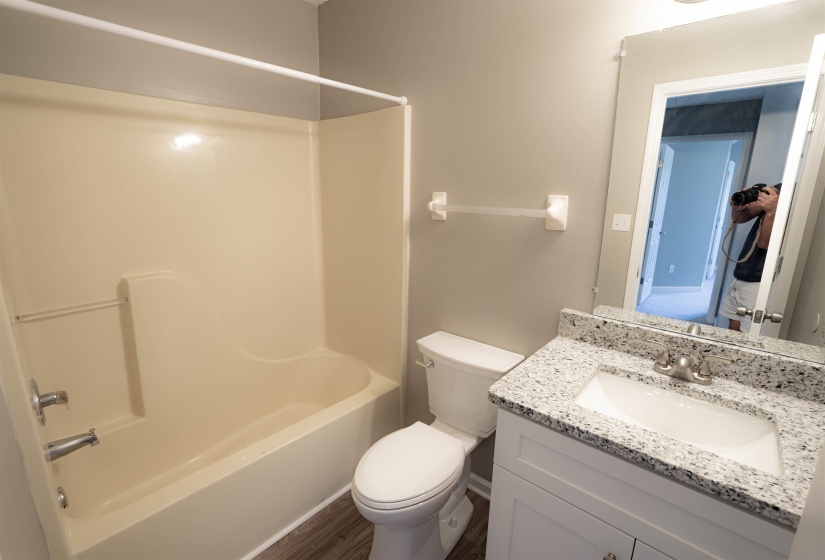 2211 STONE STREAM CV, Memphis, Tennessee 38016, 3 Bedrooms Bedrooms, 5 Rooms Rooms,2.1 BathroomsBathrooms,Residential,For Sale,STONE STREAM,10225299
