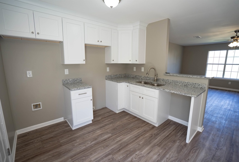 2211 STONE STREAM CV, Memphis, Tennessee 38016, 3 Bedrooms Bedrooms, 5 Rooms Rooms,2.1 BathroomsBathrooms,Residential,For Sale,STONE STREAM,10225299