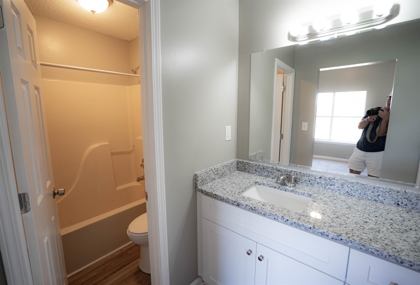2211 STONE STREAM CV, Memphis, Tennessee 38016, 3 Bedrooms Bedrooms, 5 Rooms Rooms,2.1 BathroomsBathrooms,Residential,For Sale,STONE STREAM,10225299