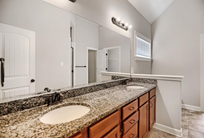 7915 COUNTRY LAKE DR, Bartlett, Tennessee 38133, 4 Bedroom Bedrooms, 8 Room Rooms,3 BathroomBathrooms,Residential,For Sale,COUNTRY LAKE,0,10225303