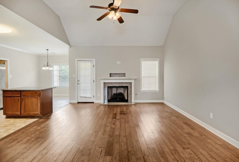 7915 COUNTRY LAKE DR, Bartlett, Tennessee 38133, 4 Bedroom Bedrooms, 8 Room Rooms,3 BathroomBathrooms,Residential,For Sale,COUNTRY LAKE,0,10225303