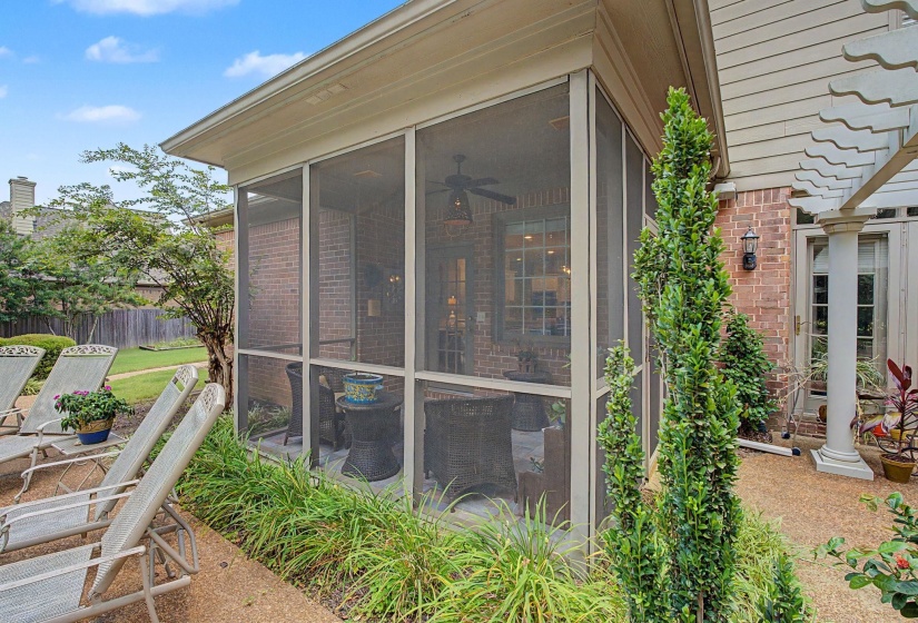 1951 CHELSEA PARK DR, Germantown, Tennessee 38139, 5 Bedrooms Bedrooms, 9 Rooms Rooms,3.1 BathroomsBathrooms,Residential,For Sale,CHELSEA PARK,10225308
