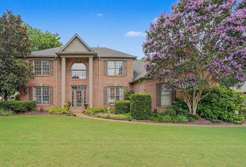 1951 CHELSEA PARK DR, Germantown, Tennessee 38139, 5 Bedrooms Bedrooms, 9 Rooms Rooms,3.1 BathroomsBathrooms,Residential,For Sale,CHELSEA PARK,10225308
