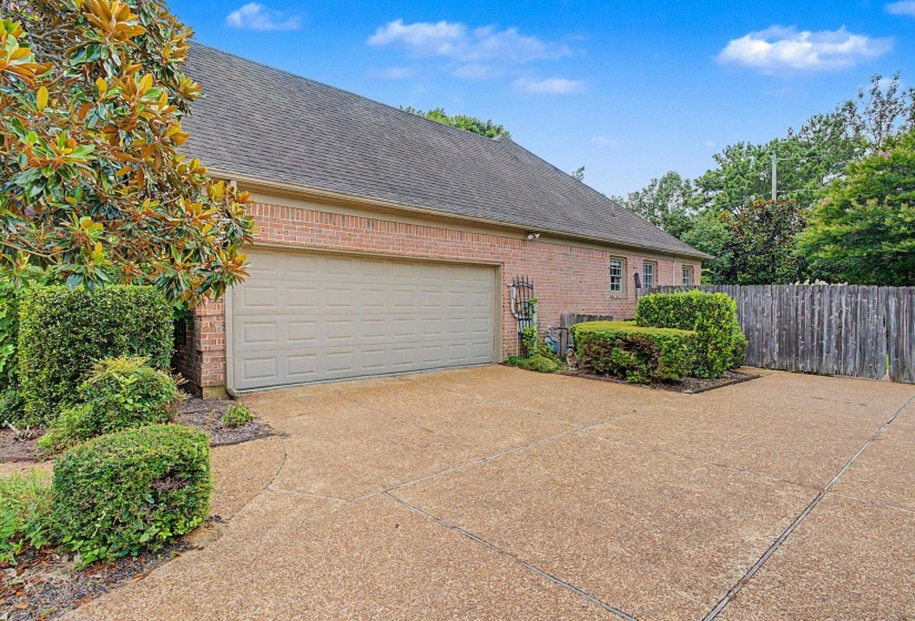 1951 CHELSEA PARK DR, Germantown, Tennessee 38139, 5 Bedrooms Bedrooms, 9 Rooms Rooms,3.1 BathroomsBathrooms,Residential,For Sale,CHELSEA PARK,10225308