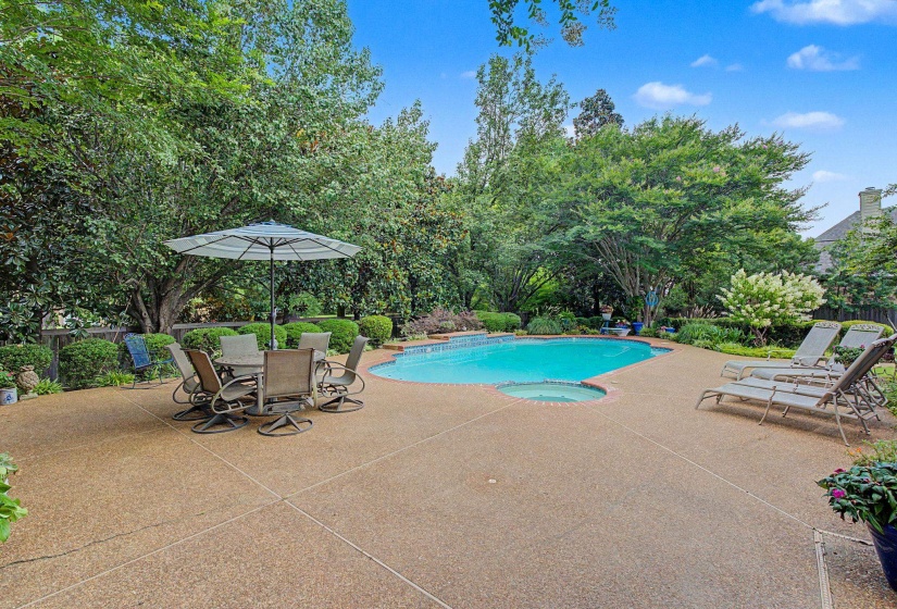 1951 CHELSEA PARK DR, Germantown, Tennessee 38139, 5 Bedrooms Bedrooms, 9 Rooms Rooms,3.1 BathroomsBathrooms,Residential,For Sale,CHELSEA PARK,10225308