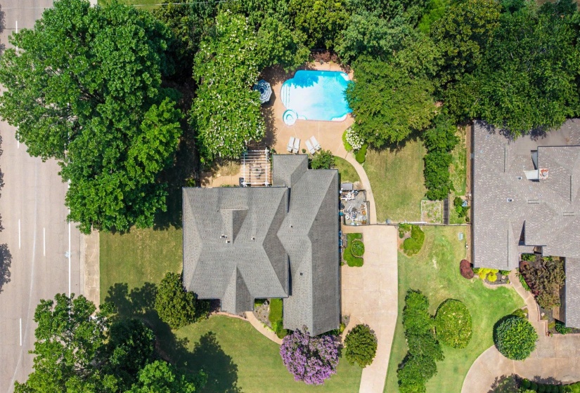 1951 CHELSEA PARK DR, Germantown, Tennessee 38139, 5 Bedrooms Bedrooms, 9 Rooms Rooms,3.1 BathroomsBathrooms,Residential,For Sale,CHELSEA PARK,10225308