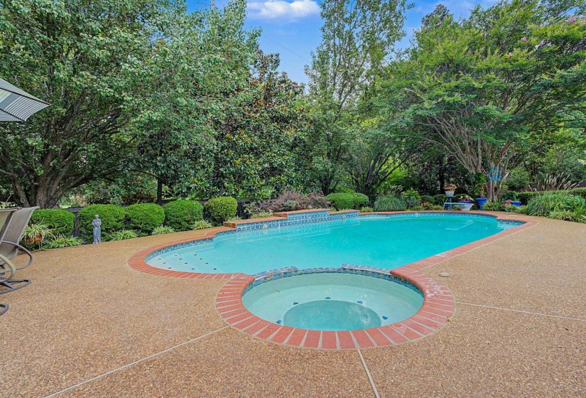 1951 CHELSEA PARK DR, Germantown, Tennessee 38139, 5 Bedrooms Bedrooms, 9 Rooms Rooms,3.1 BathroomsBathrooms,Residential,For Sale,CHELSEA PARK,10225308