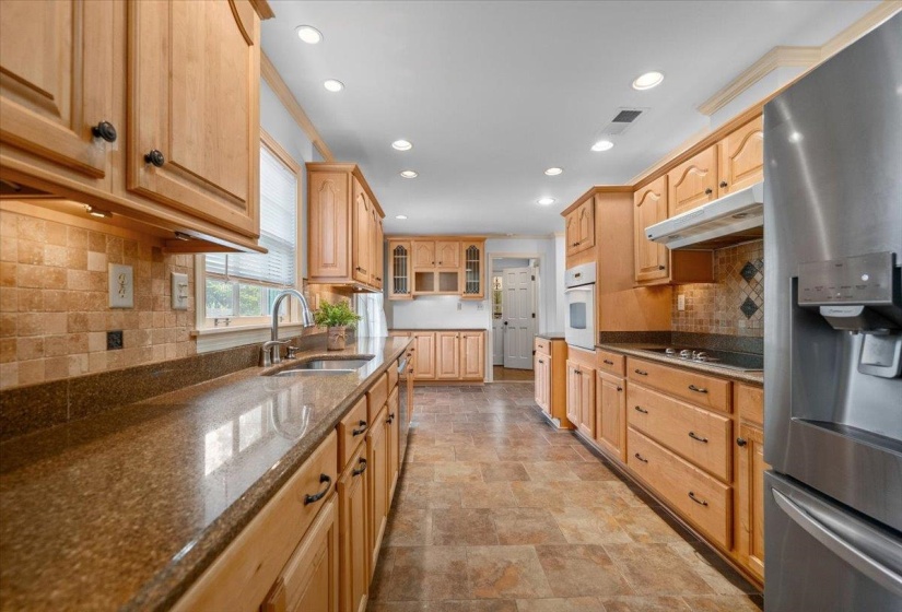 5409 SYCAMORE GROVE LN, Memphis, Tennessee 38120, 5 Bedroom Bedrooms, 10 Room Rooms,3.1 BathroomBathrooms,Residential,For Sale,SYCAMORE GROVE,0,10225326