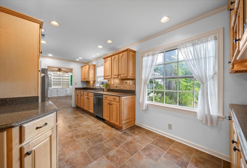 5409 SYCAMORE GROVE LN, Memphis, Tennessee 38120, 5 Bedroom Bedrooms, 10 Room Rooms,3.1 BathroomBathrooms,Residential,For Sale,SYCAMORE GROVE,0,10225326