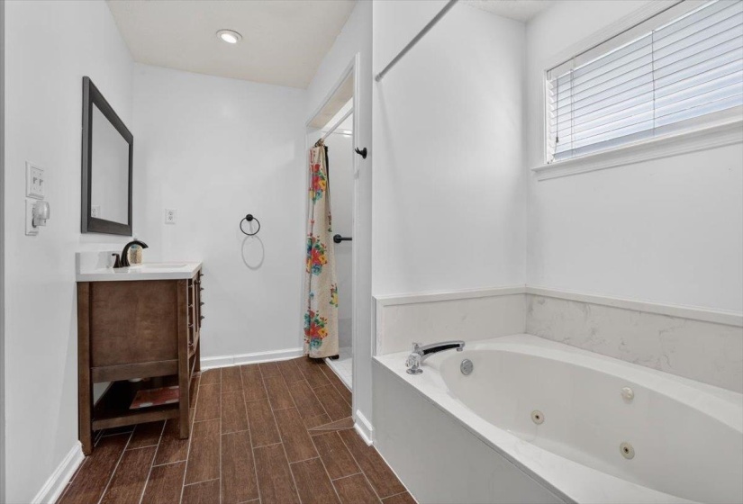 3929 CARRIE BROOK CV, Bartlett, Tennessee 38135, 3 Bedroom Bedrooms, 7 Room Rooms,2 BathroomBathrooms,Residential,For Sale,CARRIE BROOK,0,10225356