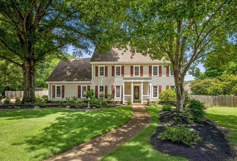 1090 MARTINSBURG CV, Collierville, Tennessee 38017, 4 Bedrooms Bedrooms, 8 Rooms Rooms,2.1 BathroomsBathrooms,Residential,For Sale,MARTINSBURG,10225362