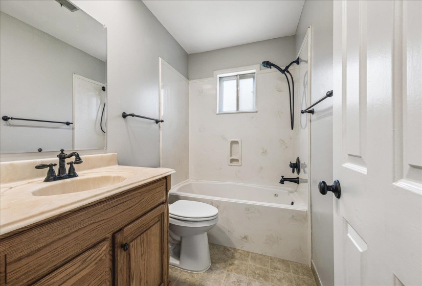 1090 MARTINSBURG CV, Collierville, Tennessee 38017, 4 Bedrooms Bedrooms, 8 Rooms Rooms,2.1 BathroomsBathrooms,Residential,For Sale,MARTINSBURG,10225362