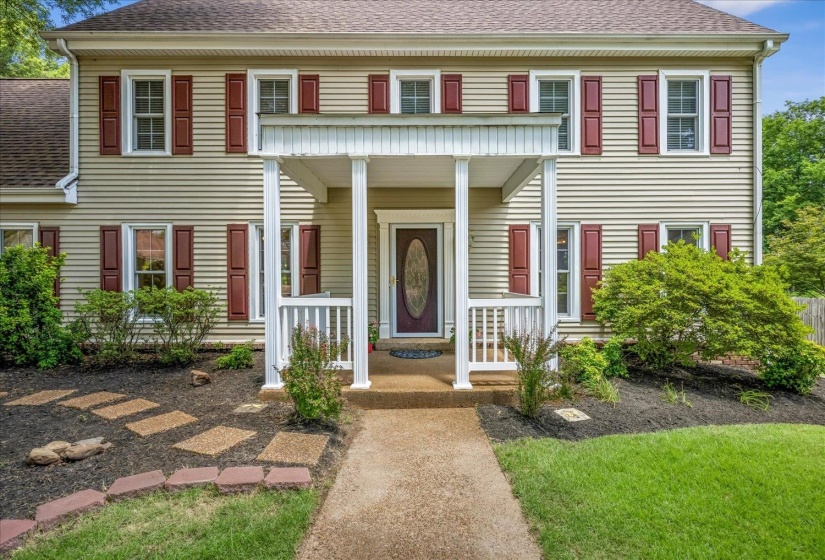 1090 MARTINSBURG CV, Collierville, Tennessee 38017, 4 Bedrooms Bedrooms, 8 Rooms Rooms,2.1 BathroomsBathrooms,Residential,For Sale,MARTINSBURG,10225362