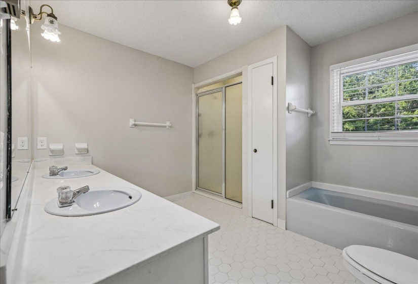 145 WOODBRIDGE CV, Somerville, Tennessee 38068, 4 Bedrooms Bedrooms, 8 Rooms Rooms,3.1 BathroomsBathrooms,Residential,For Sale,WOODBRIDGE,10225367