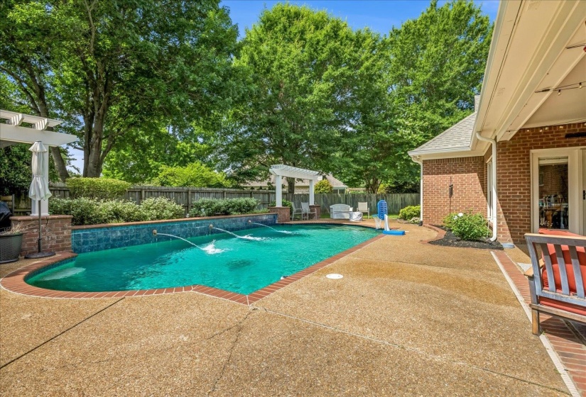 9437 GROVEVIEW CV, Germantown, Tennessee 38139, 4 Bedrooms Bedrooms, 10 Rooms Rooms,3.1 BathroomsBathrooms,Residential,For Sale,GROVEVIEW,10225368