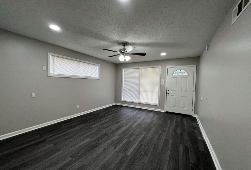 223 CHARTER AVE, Memphis, Tennessee 38109, 3 Bedroom Bedrooms, 5 Room Rooms,1 BathroomBathrooms,Residential,For Sale,CHARTER,0,10225371