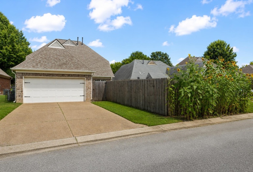 1153 CASENTINO ST, Memphis, Tennessee 38018, 3 Bedrooms Bedrooms, 6 Rooms Rooms,2.1 BathroomsBathrooms,Rental Properties,For Sale,CASENTINO,10225378