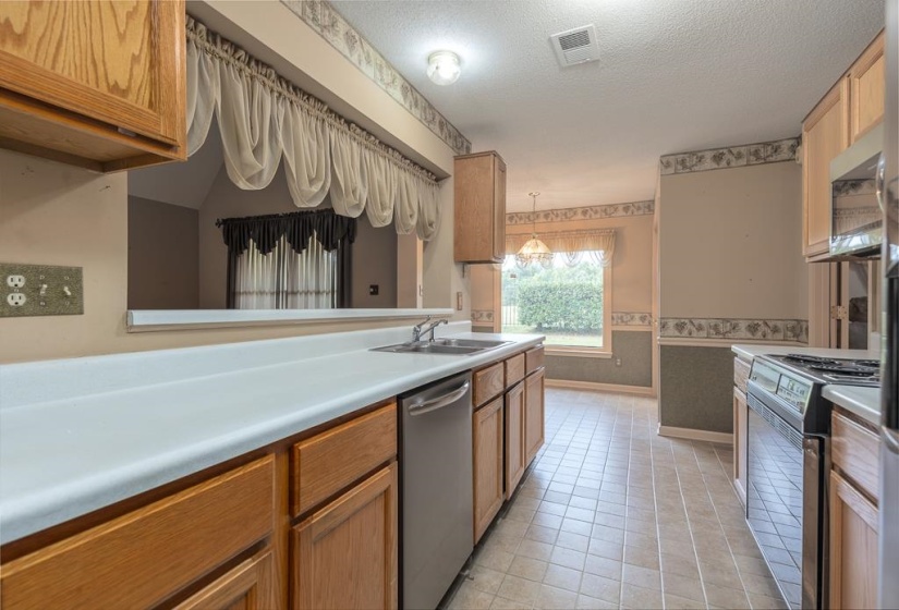 4087 MUIRFIELD DR, Memphis, Tennessee 38125, 4 Bedroom Bedrooms, 8 Room Rooms,2.1 BathroomBathrooms,Residential,For Sale,MUIRFIELD,0,10225380