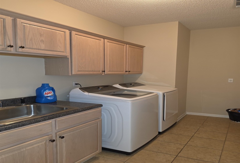 7253 ROURKE CIR, Memphis, Tennessee 38125, 5 Bedroom Bedrooms, 10 Room Rooms,4 BathroomBathrooms,Residential,For Sale,ROURKE,0,10225389