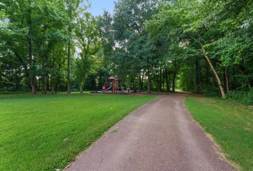 9445 GROVE TRAIL LN, Germantown, Tennessee 38139, 4 Bedroom Bedrooms, 9 Room Rooms,3.1 BathroomBathrooms,Residential,For Sale,GROVE TRAIL,0,10225431