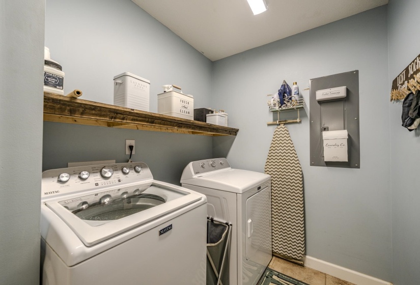 240 ROSEWOOD DR, Savannah, Tennessee 38372, 3 Bedrooms Bedrooms, 5 Rooms Rooms,2 BathroomsBathrooms,Residential,For Sale,ROSEWOOD,10225442