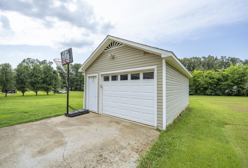 240 ROSEWOOD DR, Savannah, Tennessee 38372, 3 Bedrooms Bedrooms, 5 Rooms Rooms,2 BathroomsBathrooms,Residential,For Sale,ROSEWOOD,10225442