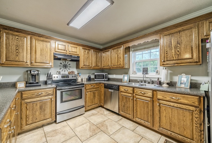240 ROSEWOOD DR, Savannah, Tennessee 38372, 3 Bedrooms Bedrooms, 5 Rooms Rooms,2 BathroomsBathrooms,Residential,For Sale,ROSEWOOD,10225442