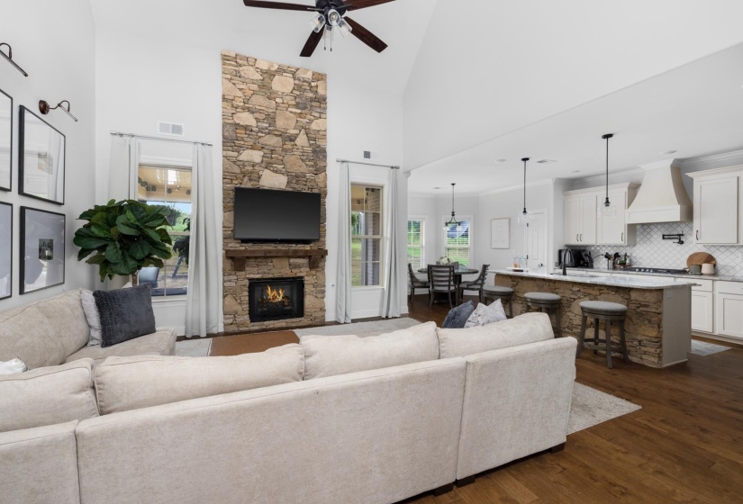 356 POPLAR LN, Holly Springs, Mississippi 38635, 5 Bedroom Bedrooms, 8 Room Rooms,3 BathroomBathrooms,Residential,For Sale,POPLAR,0,10225457