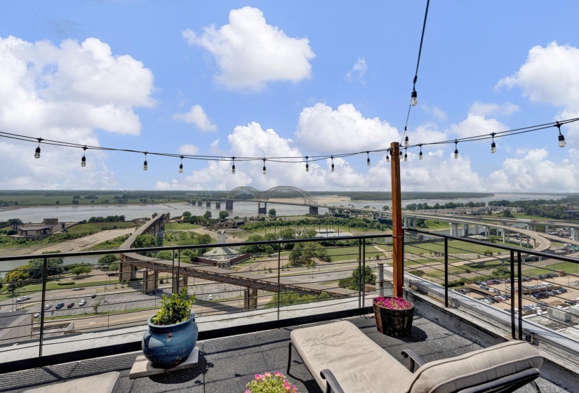 109 MAIN ST, Memphis, Tennessee 38103, 2 Bedroom Bedrooms, 4 Room Rooms,2 BathroomBathrooms,Residential,For Sale,MAIN,0,10225459