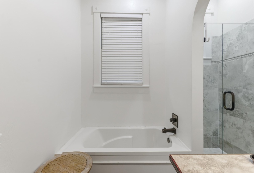 453 ANGELUS ST, Memphis, Tennessee 38112, 2 Bedroom Bedrooms, 5 Room Rooms,2 BathroomBathrooms,Residential,For Sale,ANGELUS,0,10225466