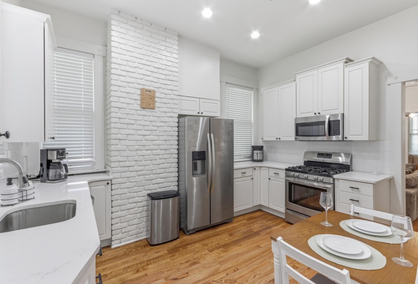 453 ANGELUS ST, Memphis, Tennessee 38112, 2 Bedroom Bedrooms, 5 Room Rooms,2 BathroomBathrooms,Residential,For Sale,ANGELUS,0,10225466