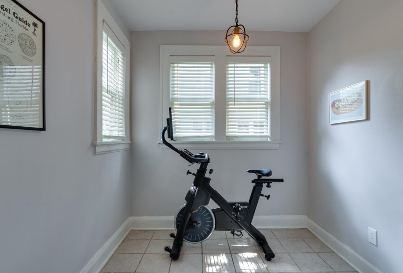 664 MCLEAN BLVD, Memphis, Tennessee 38104, 3 Bedrooms Bedrooms, 7 Rooms Rooms,1.1 BathroomsBathrooms,Residential,For Sale,MCLEAN,10225477