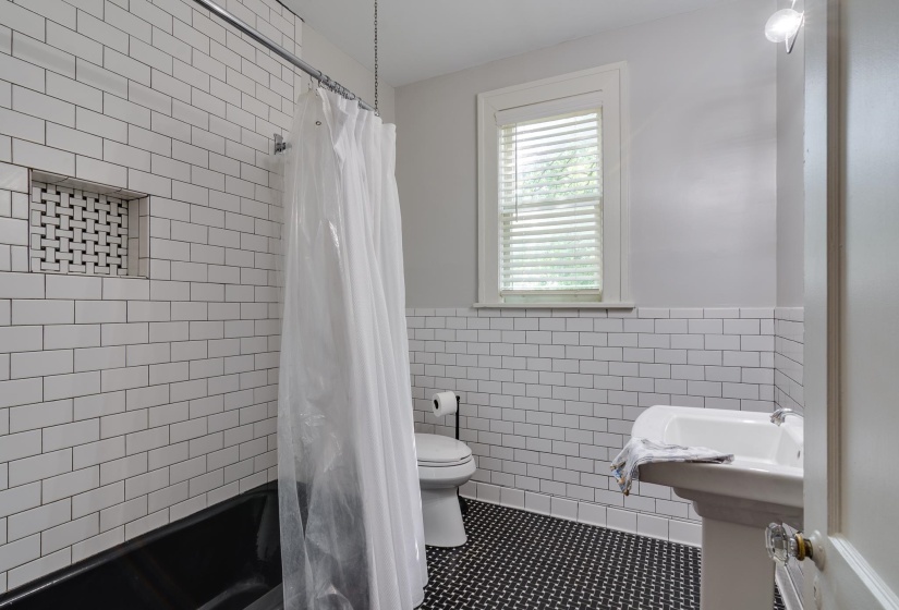 664 MCLEAN BLVD, Memphis, Tennessee 38104, 3 Bedrooms Bedrooms, 7 Rooms Rooms,1.1 BathroomsBathrooms,Residential,For Sale,MCLEAN,10225477