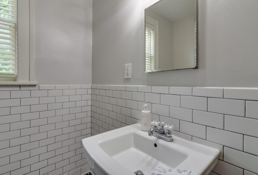 664 MCLEAN BLVD, Memphis, Tennessee 38104, 3 Bedrooms Bedrooms, 7 Rooms Rooms,1.1 BathroomsBathrooms,Residential,For Sale,MCLEAN,10225477