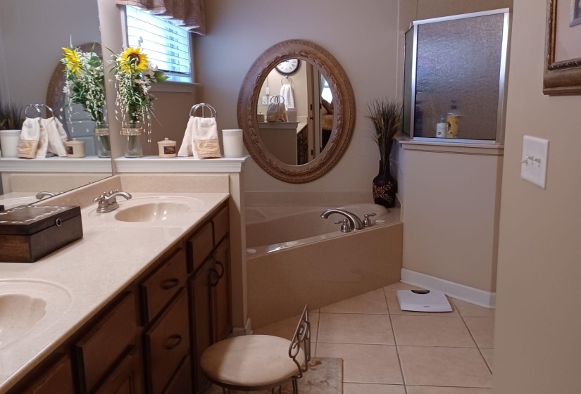 8268 BARTLETT GAP DR, Bartlett, Tennessee 38133, 4 Bedrooms Bedrooms, 7 Rooms Rooms,2 BathroomsBathrooms,Residential,For Sale,BARTLETT GAP,10225482