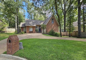 8486 HUNTERS FOREST DR, Germantown, Tennessee 38138, 4 Bedrooms Bedrooms, 8 Rooms Rooms,3.1 BathroomsBathrooms,Residential,For Sale,HUNTERS FOREST,10225489