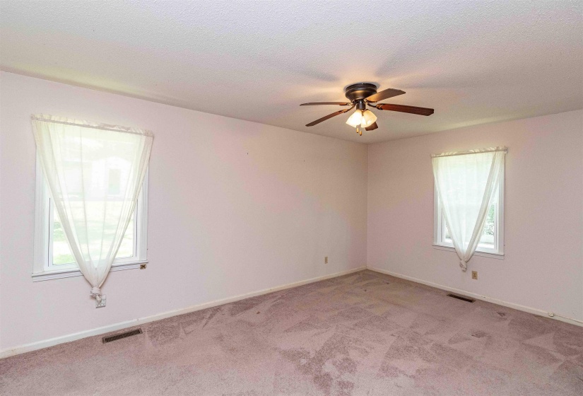 1057 COUNTRY CLUB LN, Selmer, Tennessee 38375, 3 Bedrooms Bedrooms, 7 Rooms Rooms,2 BathroomsBathrooms,Residential,For Sale,COUNTRY CLUB,10225491