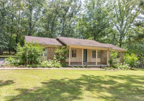 1057 COUNTRY CLUB LN, Selmer, Tennessee 38375, 3 Bedrooms Bedrooms, 7 Rooms Rooms,2 BathroomsBathrooms,Residential,For Sale,COUNTRY CLUB,10225491