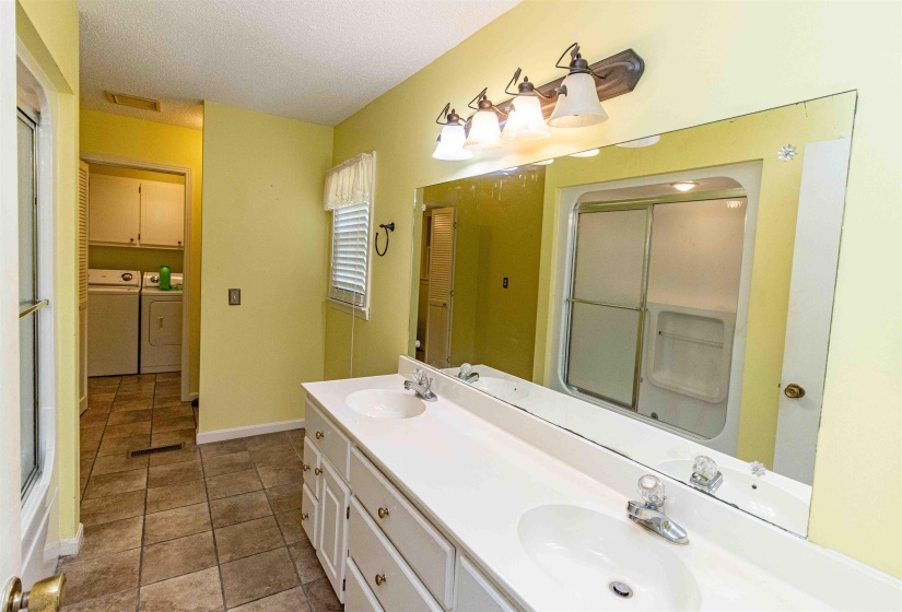 1057 COUNTRY CLUB LN, Selmer, Tennessee 38375, 3 Bedrooms Bedrooms, 7 Rooms Rooms,2 BathroomsBathrooms,Residential,For Sale,COUNTRY CLUB,10225491