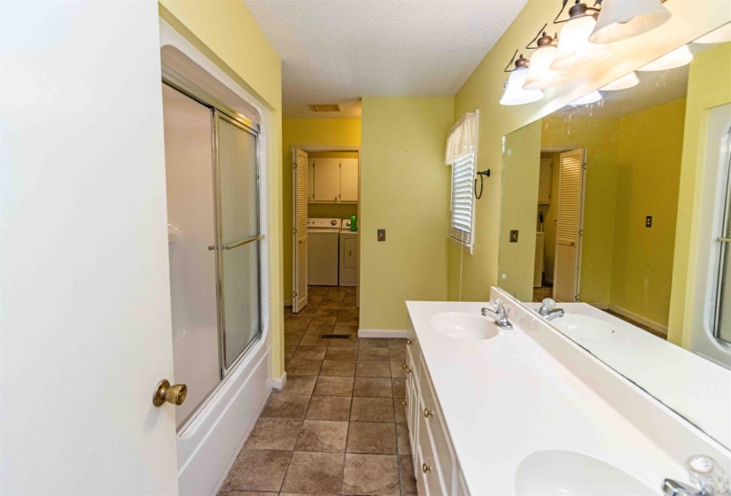 1057 COUNTRY CLUB LN, Selmer, Tennessee 38375, 3 Bedrooms Bedrooms, 7 Rooms Rooms,2 BathroomsBathrooms,Residential,For Sale,COUNTRY CLUB,10225491