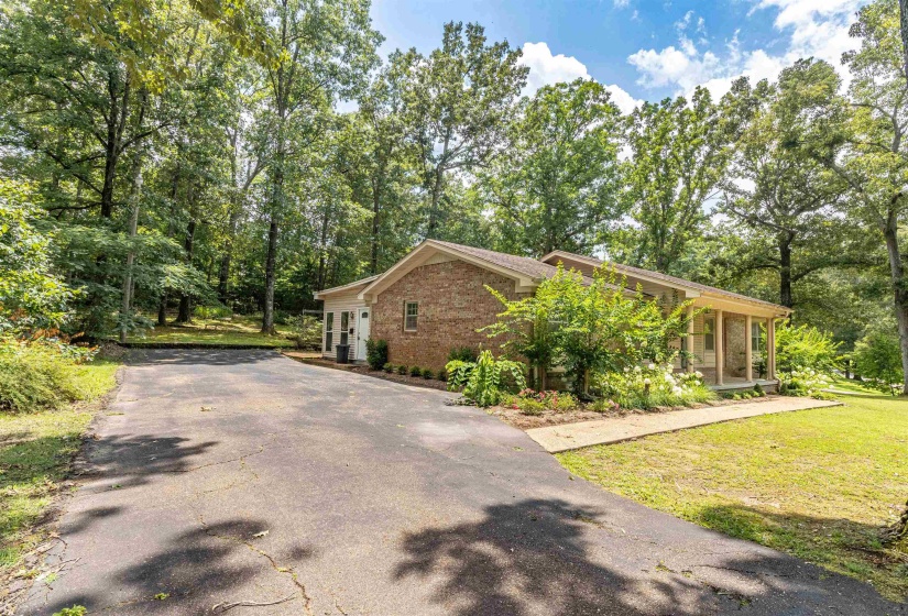 1057 COUNTRY CLUB LN, Selmer, Tennessee 38375, 3 Bedrooms Bedrooms, 7 Rooms Rooms,2 BathroomsBathrooms,Residential,For Sale,COUNTRY CLUB,10225491