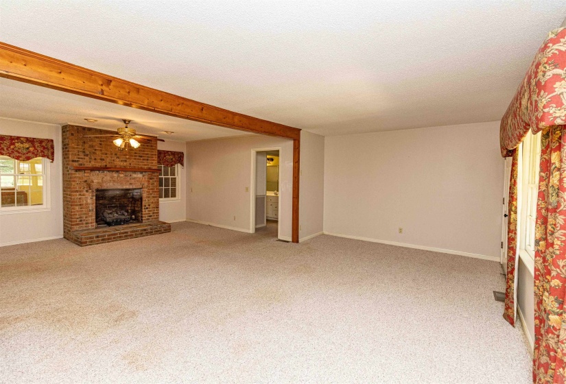 1057 COUNTRY CLUB LN, Selmer, Tennessee 38375, 3 Bedrooms Bedrooms, 7 Rooms Rooms,2 BathroomsBathrooms,Residential,For Sale,COUNTRY CLUB,10225491