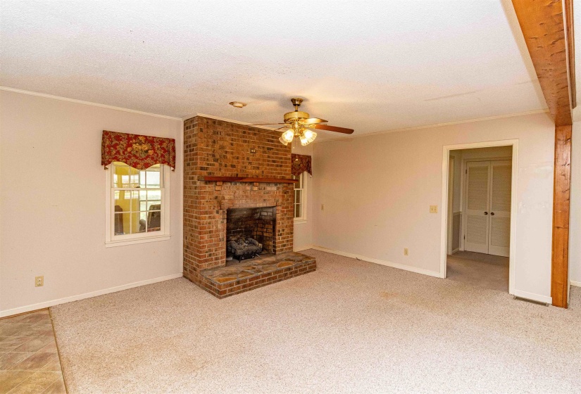1057 COUNTRY CLUB LN, Selmer, Tennessee 38375, 3 Bedrooms Bedrooms, 7 Rooms Rooms,2 BathroomsBathrooms,Residential,For Sale,COUNTRY CLUB,10225491