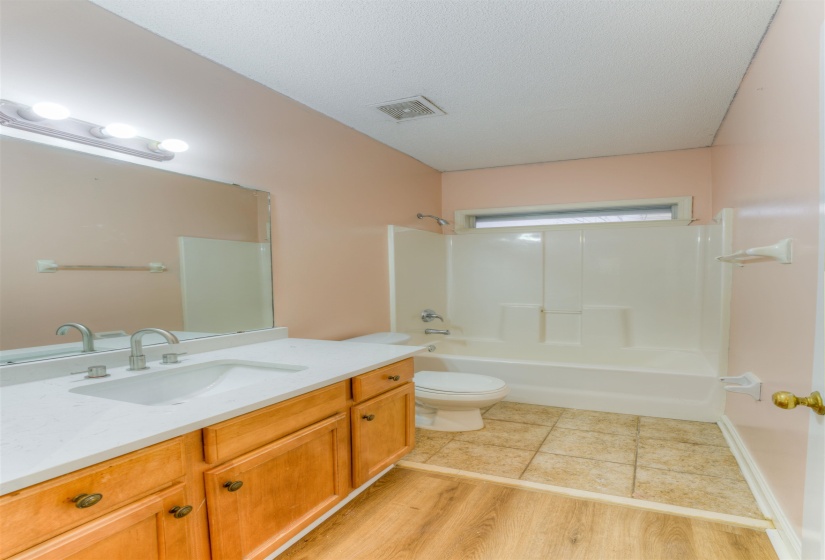2715 BENDING ELM DR, Memphis, Tennessee 38016, 3 Bedrooms Bedrooms, 6 Rooms Rooms,2 BathroomsBathrooms,Residential,For Sale,BENDING ELM,10225495