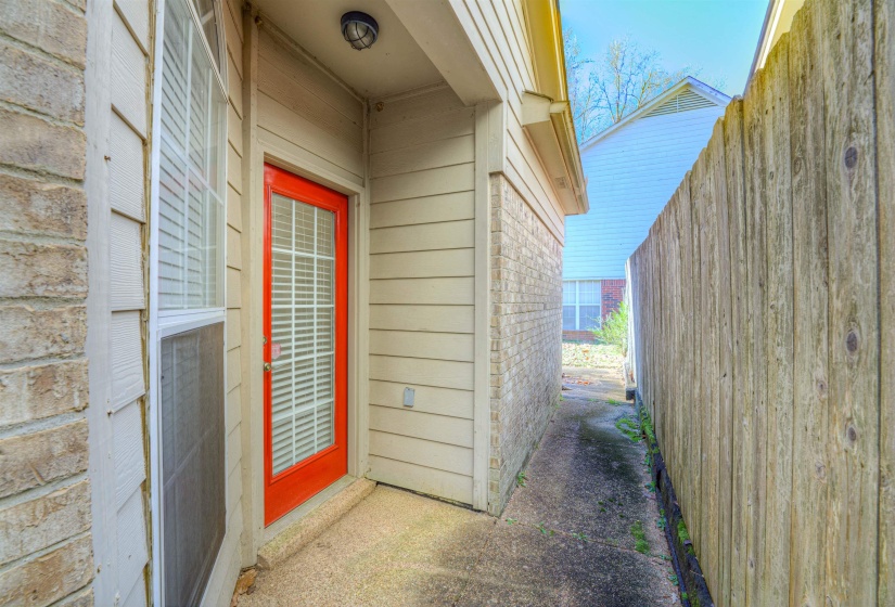 2715 BENDING ELM DR, Memphis, Tennessee 38016, 3 Bedrooms Bedrooms, 6 Rooms Rooms,2 BathroomsBathrooms,Residential,For Sale,BENDING ELM,10225495